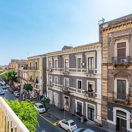 Guesthost - Elegant Near Castello Ursino *